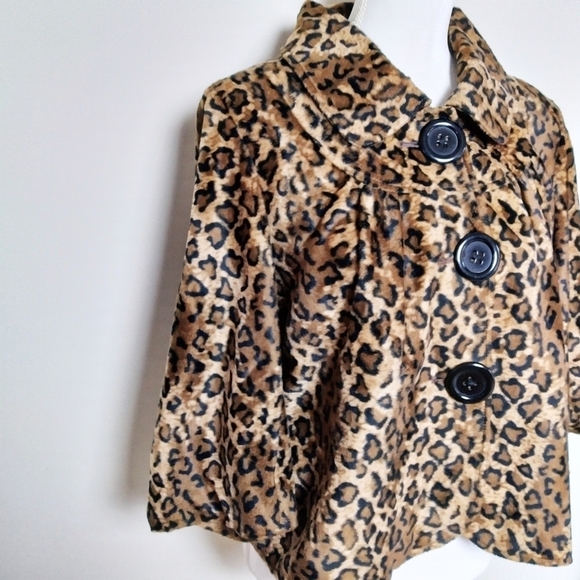 Luii Cropped Leopard Print Faux Fur Coat - Picture 5 of 9